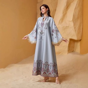Robe Abaya Vintage de Luxe Personnalisée pour Femmes Musulmanes, en Polyester de Haute Qualité, Élégante et Stylée, Col Cœur, Imprimée, à Pompons, Longueur Cheville - Product Image 5