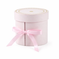 Boîte cadeau cylindrique rose clair avec couvercle séparé et détail ruban pour accessoires de beauté et bijoux, vente au détail et en gros