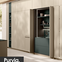 Meuble de cuisine moderne de luxe Purvia sur mesure avec comptoir en marbre vert foncé, bar flottant à charnières, mobilier haut de gamme pour la maison