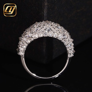 Anillo de banda ancha de lujo con pavé de piedras, de plata de ley 925, con diamantes cultivados en laboratorio, para mujer, ideal para fiestas, venta al por mayor de fábrica a precio económico. - Product Image 2
