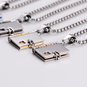 Нержавеющая сталь под заказ может открыть Выгравированный текст имя мини книга медальон ожерелье - Product Image 3