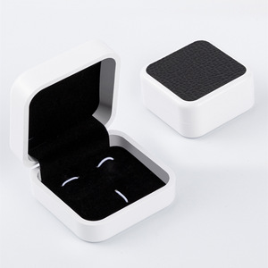 กล่องใส่กระดุมข้อมือ JINJIE รุ่น P9011 พร้อมส่ง กล่องบรรจุภัณฑ์ทรงสี่เหลี่ยม ดีไซน์หรูหรา บุด้วยกำมะหยี่สีดำ กล่องใส่เครื่องประดับขนาดเล็ก - Product Image 5