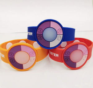 Commercio all'ingrosso su misura all'aperto <span class=keywords><strong>UV</strong></span> Tester Silicone braccialetti di colore che cambiano famiglia braccialetti di gomma promozionali all'aperto <span class=keywords><strong>UV</strong></span> - Product Image 1