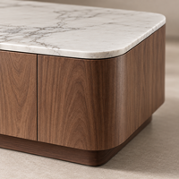Table basse WYRAX Resort Lounge avec plateau facile à nettoyer, finition noyer, coins arrondis doux et base encastrée stable