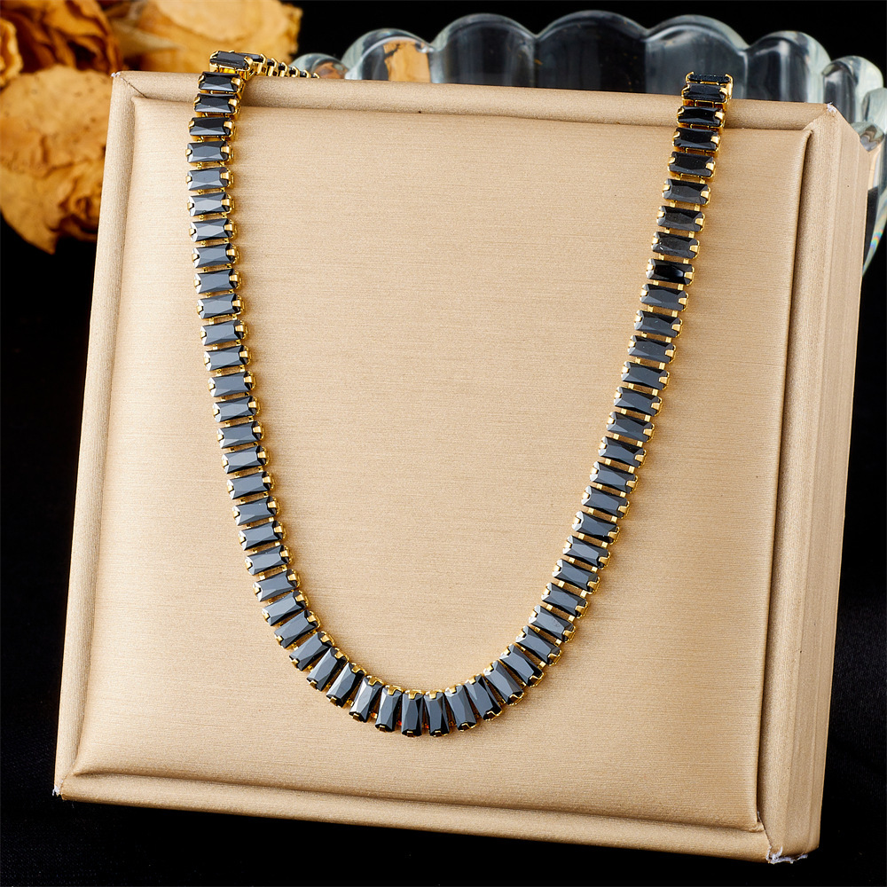 collier noir
