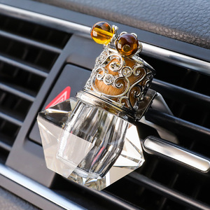 Difusor de Aromatizante de Ar Suspenso, Frasco de Vidro Vazio Recarregável com Rolha, Ecológico, para Pendurar em Carros, para Óleos Essenciais com Design Vazado - Product Image 3