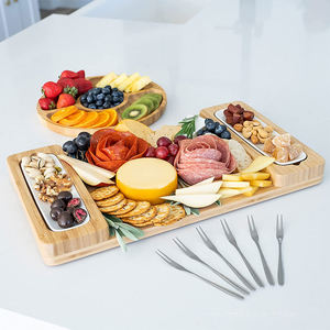 Grande planche à charcuterie en bambou <span class=keywords><strong>plateau</strong></span> <span class=keywords><strong>de</strong></span> service en bois pour le fromage parfait pendaison <span class=keywords><strong>de</strong></span> crémaillère blocs à découper en boîte <span class=keywords><strong>de</strong></span> Noël - Product Image 2