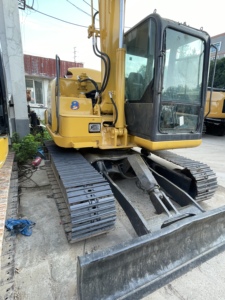 Chariot élévateur Komatsu 70 de qualité supérieure, 7 tonnes, 90 % neuf, d'origine, avec certifications EPA et CE, chariot élévateur agricole d'occasion de 7 tonnes - Product Image 1