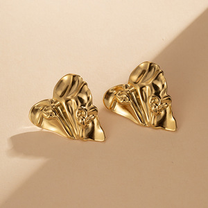 Boucles d'oreilles carrées en acier inoxydable plaqué or à la mode Les goujons irréguliers Bump Lava ne se décolorent pas - Product Image 1