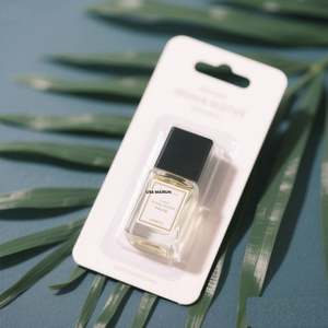 Caja de Regalo Cosmética Personalizada de Cartón Rígido Blanco y Negro para Muestras de Perfume y Brillo Labial, con Grabado y Recubrimiento UV - Product Image 3