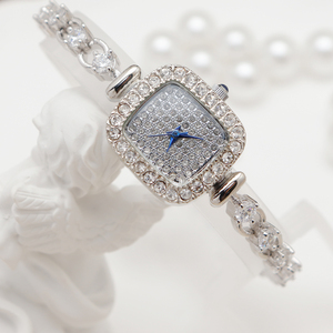 Reloj de pulsera de lujo con diamantes para <span class=keywords><strong>mujer</strong></span>, venta al por mayor, regalo para niñas, precio de fábrica, reloj de cuarzo personalizado OEM - Product Image 3