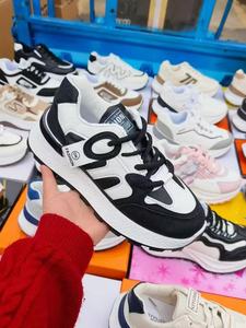 أحذية رياضية نسائية جديدة كاجوال وعصرية، مريحة ذات نعل ناعم للجري، متوفرة للبيع بالجملة - Product Image 5