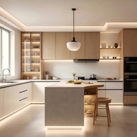 Meubles de cuisine modernes en contreplaqué mat, lignes droites, avec îlot central et tiroirs, finition grain de bois haut de gamme, sur mesure