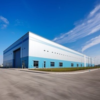 Entrepôt moderne en structure légère d'acier, flexible et personnalisable, bâtiment multifonctionnel de stockage et de traitement avec une durée de vie de 50 ans