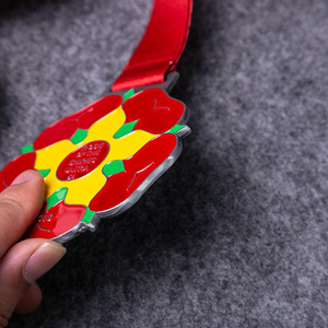 Medalla Conmemorativa del Evento Deportivo 2019, Rosa de The Shires Ultra 64, Diseño en Rojo, Amarillo y Verde - Product Image 4