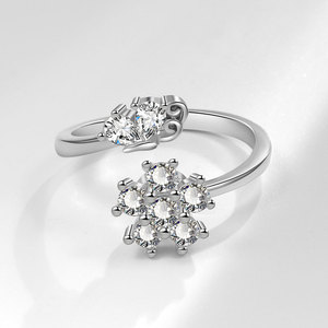 Anillo Abierto de Cobre con Zirconia en Racimo Geométrico para Mujer, con Flor Giratoria, Bañado en Oro Blanco, Joyería Antiestrés - Product Image 3