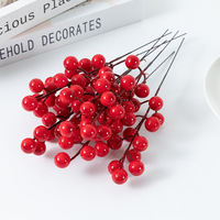 Aiguilles de pin artificielles Branches de pin Modèle de branche de douze fruits Décorations de mariage de Noël Baies rouges Baie unique
