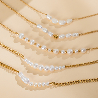 Collar de Perlas con Cadena Figaro Dorada, Once Perlas Redondas Graduadas, Perla Central Más Grande, Cadena de Cuerda Trenzada Ajustable, Joyería para Mujer
