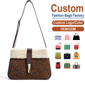 Bolso de Hombro Personalizado de Gamuza con Estampado de Leopardo sobre Base de Gamuza Marrón con Detalles de Borrego Crema, Estilo Retro-Moderno de Alta Calidad - Product Image 1