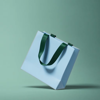 Sac cadeau en papier kraft de luxe bleu avec ruban Logo et taille personnalisables pour la Saint-Valentin Emballage de vêtements et de cadeaux