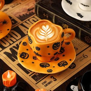 Tazza di caffè in ceramica di <span class=keywords><strong>Halloween</strong></span> creativa e piattino con personalità irregolare Pattern di pipistrello di zucca Japandi Design Style - Product Image 4