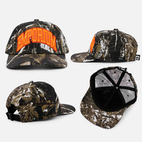 Casquette de baseball Hiphop Streetwear à 6 panneaux, imprimé camouflage numérique, visière courte, avec chaîne brodée et logo personnalisé