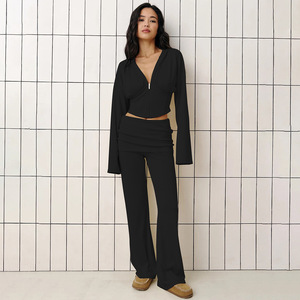 Conjunto de dos piezas de sudadera con capucha y pantalones para mujer, ropa deportiva informal de color sólido, tejido de poliéster, para las cuatro estaciones. - Product Image 4