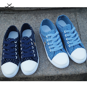 Nuevas zapatillas deportivas casuales para <span class=keywords><strong>mujer</strong></span>, de lona azul con lunares, transpirables, con cordones y suela de PVC. - Product Image 4