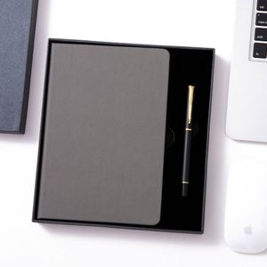 Ensemble cadeau de papeterie personnalisée pas cher, carnet de notes, agenda de bureau 2024, journal en cuir PU noir et bleu A5 avec stylo, boîte cadeau - Product Image 3