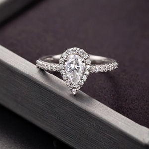 Anillo de Plata 925 con Moissanita DEF de Corte Pera de 1 Quilate HL06M, Ideal para Regalo - Product Image 2