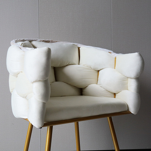 Poltrone Contemporanee in Velluto Beige con Gambe in Metallo, Eleganti Mobili per Soggiorno, Casa, Hotel o Villa - Product Image 6