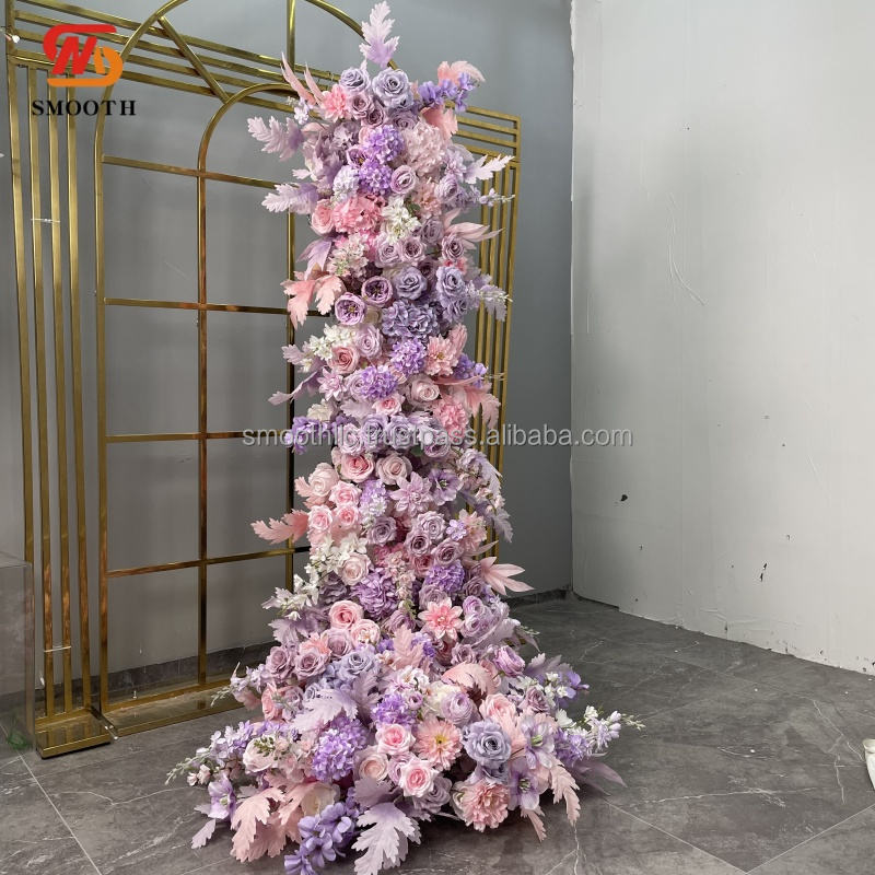 Longue guirlande florale