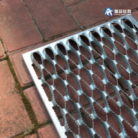 Grille perforée antidérapante à motif écaille de poisson, résistante aux vibrations, en matériau personnalisé, épaisseur 2-5 mm, sécurité