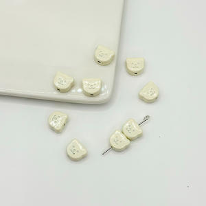 Perles en acrylique laquées double face en forme d'ours crème, perles lâches pour bracelet, pendentif, matériel de fabrication de bijoux DIY - Product Image 6