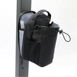 Sac à bandoulière portable de luxe en polyester imperméable avec sangle réglable pour bouteille d'eau de sport de 30 à 40 oz - Product Image 1