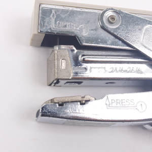 Cucitrice <span class=keywords><strong>per</strong></span> Rilegatura di Alta Qualità, 25 Fogli, <span class=keywords><strong>per</strong></span> Ufficio, Punti 24/6 26/6, Pinzatrice Manuale in Metallo - Product Image 3