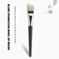 Pinceau de maquillage Cangzhou M29 à manche en bois avec design angulaire pour fond de teint liquide et base isolante