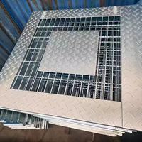 Matériaux de construction métalliques durables, plaque de grille en acier composite galvanisé pour passerelles industrielles