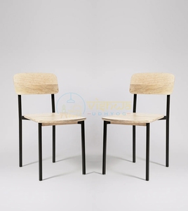 Chaise de salle à manger moderne en bois clair avec structure en métal noir, dossier arrondi, mobilier scandinave minimaliste industriel - Product Image 1