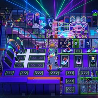 Équipement complet de terrain de jeux intérieur, thème néon multi-activités, trampolines Chevron, toboggans ondulés et spirales, mur de tir, KITCHEN
