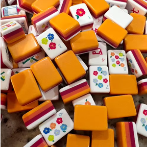 مجموعة ماهجونغ أمريكية فاخرة برتقالية اللون مكونة من 4 طبقات، طاولة ألعاب ترفيهية، مجموعة قطع ماهجونغ أكريليك للعائلة، الأكثر مبيعًا لعام 2026 - Product Image 1