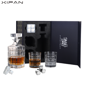 XiPan Altmodisches Whiskey-Dekanter-Set Geschenkbox Individuell Anpassbar 750ml Amerikanischer Stil 2-teiliges Bestseller Whisky-Gläser-Set - Product Image 1