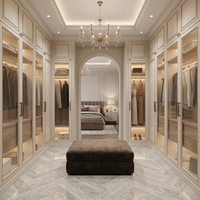 Dressing sur mesure de luxe pour chambre à coucher avec commode et portes vitrées