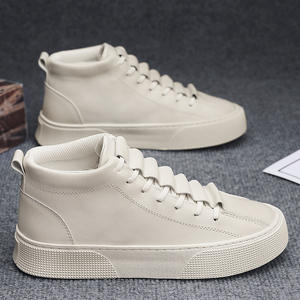 Chaussures de sport élégantes et durables pour hommes, conçues pour la marche et la course. Le dernier modèle de baskets blanches à tige haute. - Product Image 2
