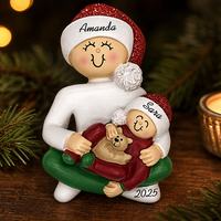 Figura de Resina de Navidad de Padre, Madre y Bebé, Osito de Peluche Abrazando la Rodilla, Sombrero de Santa, Cuna, Adorno Colgante para Árbol, Regalo Conmemorativo