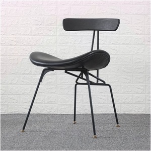 Sedia da pranzo moderna della metà del secolo con struttura <span class=keywords><strong>in</strong></span> pelle sintetica e ferro nero <span class=keywords><strong>in</strong></span> metallo stile <span class=keywords><strong>Vintage</strong></span> <span class=keywords><strong>in</strong></span> pelle - Product Image 4