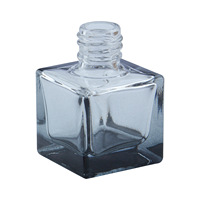 Flacon de parfum carré en verre vide portable de 8 ml avec bouchon à vis et pulvérisateur pour échantillons de parfum et transfert de liquides