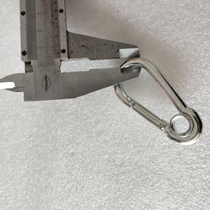 Mosquetón M6 con gancho metálico para actividades al aire libre, para colgar y asegurar, uso universal - Product Image 3