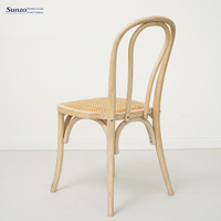 Chaise Thonet empilable en bois avec assise en rotin pour mariage - Offre Spéciale