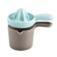 Presse-citron manuel multi-usages portable en plastique avec tasse Gadgets de cuisine Presse-citron portable avec tasse